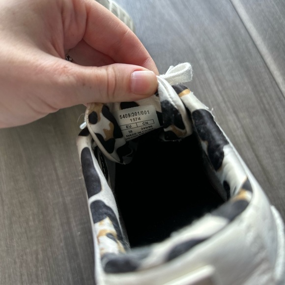 Zara Stylish White Sneakers with Leopard Print Lining - Picture 7 of 7
